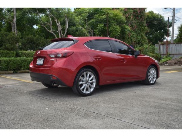 Mazda 3  SP  year 2015 สีแดง มีระบบ navigator ไหม่กริบ ไม่มีอุบัติเหตุเลยคะ   วิ่งมาแค่ 10000โลเท่านั้น รูปที่ 2